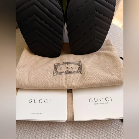 GUCCI Black Slip On Rubber Sandal Short Stack Heel EU 39